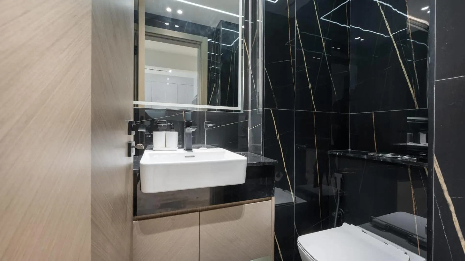 Apartment 1 Bedroom In Binghatti Heights Perfect For Getaway Dubai