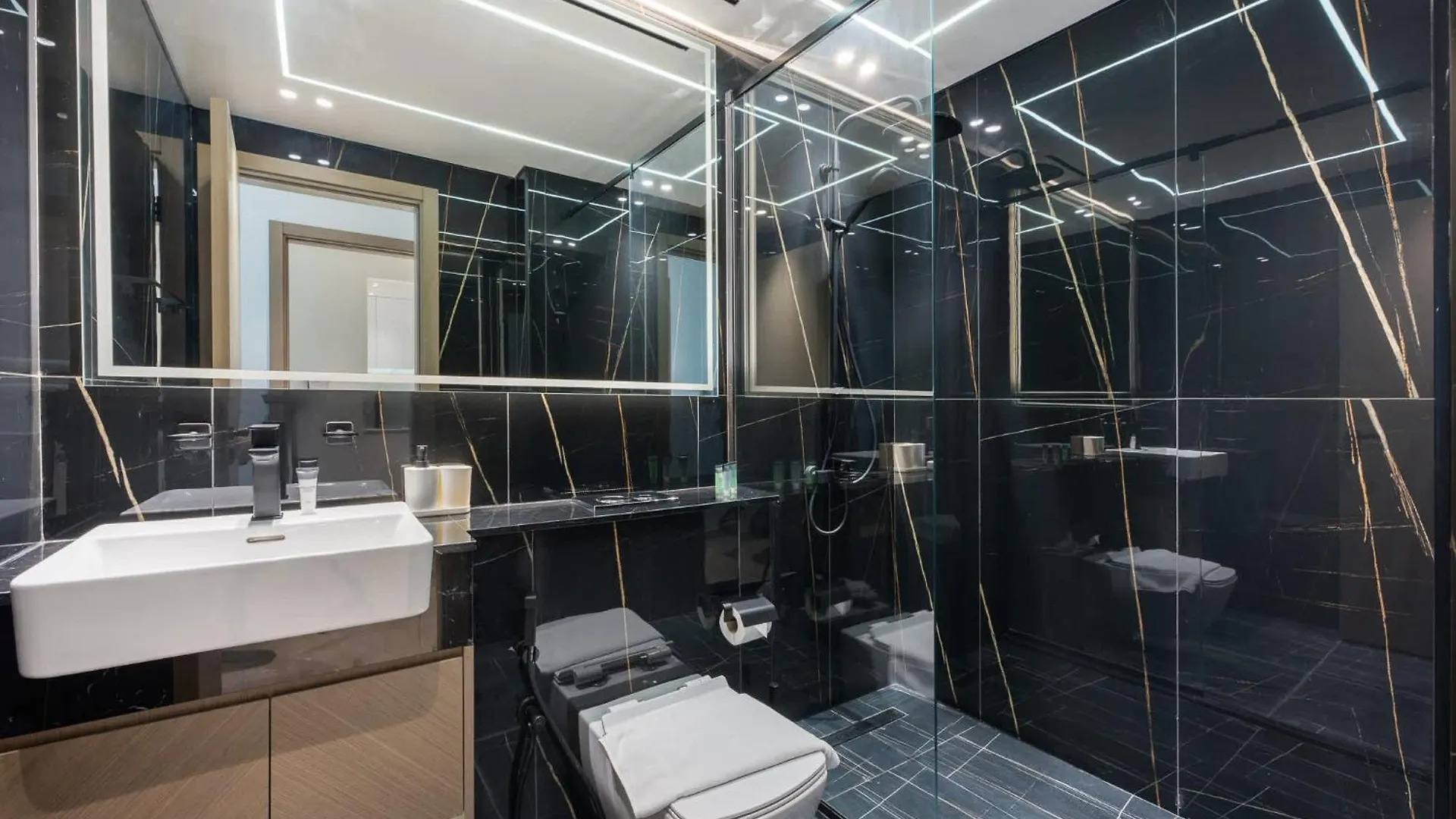 1 Bedroom In Binghatti Heights Perfect For Getaway Dubai Apartment